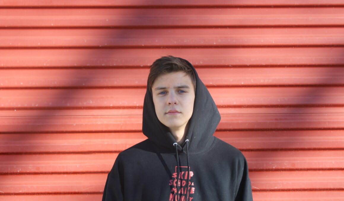 man wearing black and red pullover hoodie